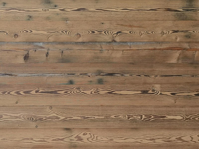 Lambris en mélèze Vintage brossé, bois massif étuvé, revêtement bois pour un style authentique et chaleureux