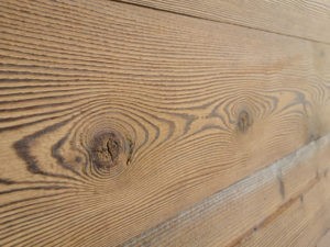 Lambris en mélèze Vintage brossé, bois massif étuvé, revêtement bois pour un style authentique et chaleureux