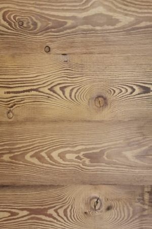 Lambris en mélèze Vintage brossé, bois massif étuvé, revêtement bois pour un style authentique et chaleureux