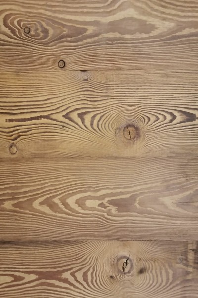Lambris en mélèze Vintage brossé, bois massif étuvé, revêtement bois pour un style authentique et chaleureux