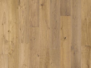 Le parquet contrecollé en chêne Savannah de Solidfloor, dans sa finition fumée et huilée, présente une teinte chaude et naturelle.