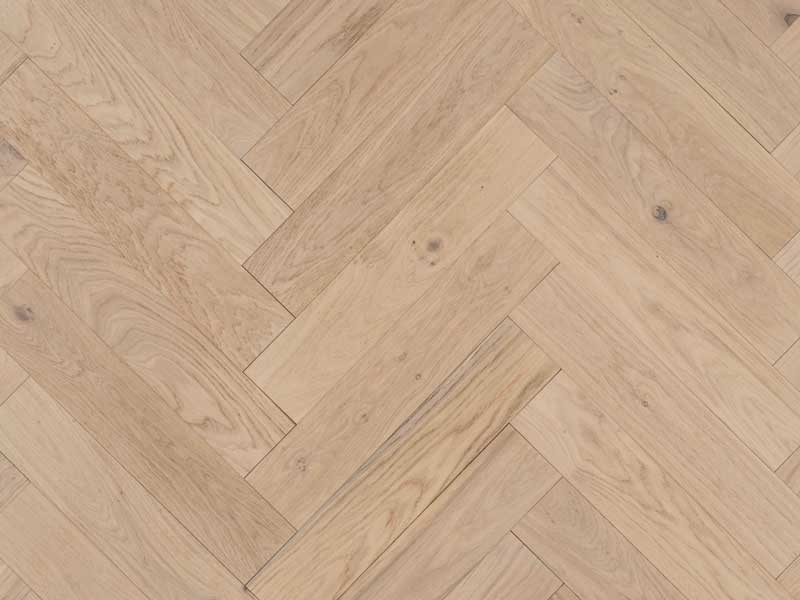 Parquet contrecollé en chêne huilé invisible de la gamme Chalet avec un motif à bâtons rompus