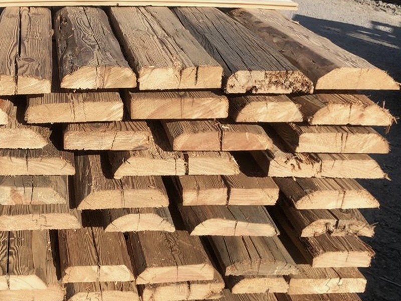 Extérieur de poutre en vieux bois taillé à la hache - Finition authentique et rustique pour décoration intérieure