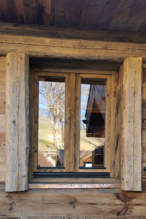 Fenêtre sur-mesure en vieux bois